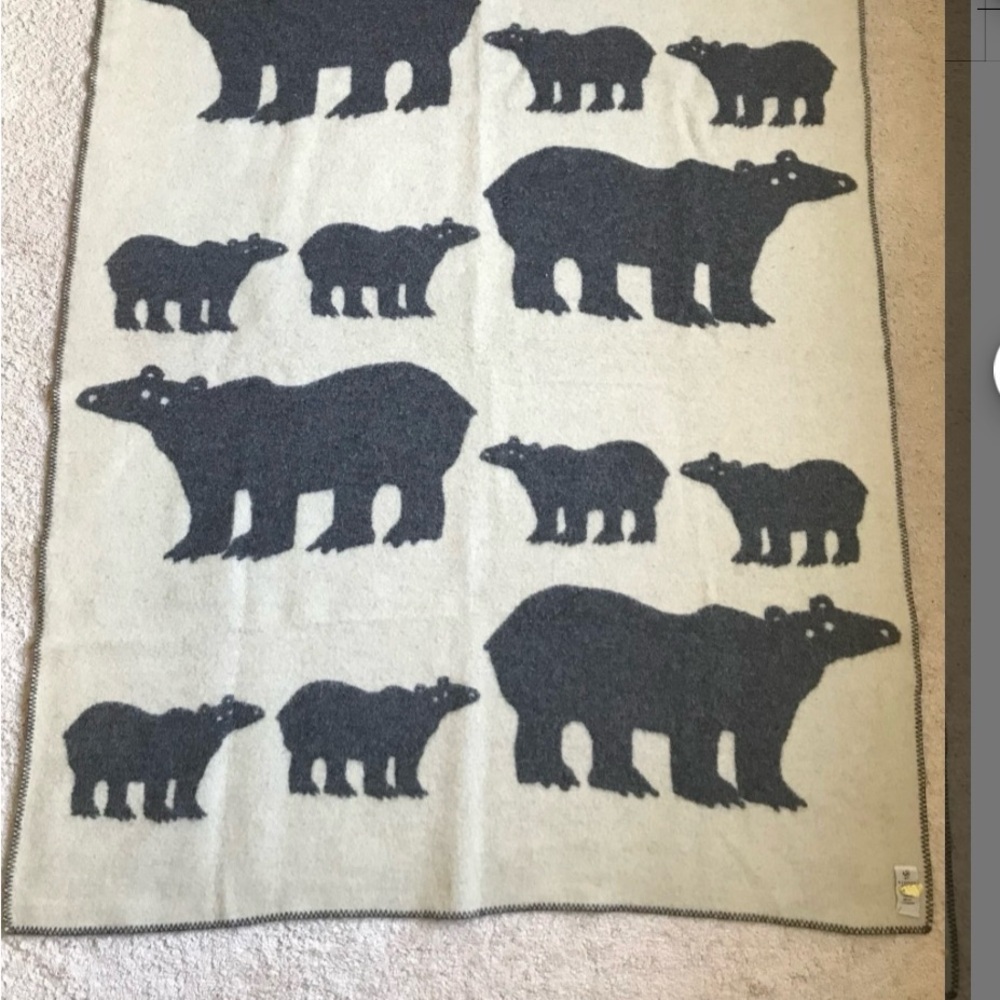 Wool bear blanket - Picture 3 of 3